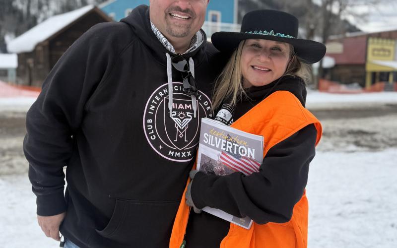 Silverton Skirjoing President Jim Harper delivered lunch to volunteer Lisa Risoli photo by DeAnne Gallegos