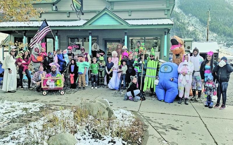 Start of Parade at Silverton Hardware. Photo credit Dayna Kranker