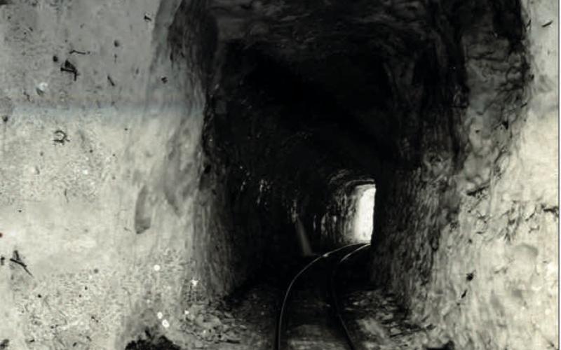 Railroad tunnel through avalanche debris, probably in 1906. Photo: San Juan Historical Society