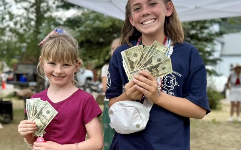 2026 Annual Ducky Derby winners. Skylar Frost a Silverton summer resident and Alana from New Mexico photo by DeAnne Gallegos