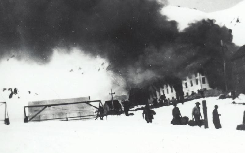 Sunnyside Boarding House Fire, 1919 View of boardinghouse fire at Sunnyside Mine in 1919. Men packing belongings over the snow in front of the smoke-engulfed building. San Juan County Historical Society photo
