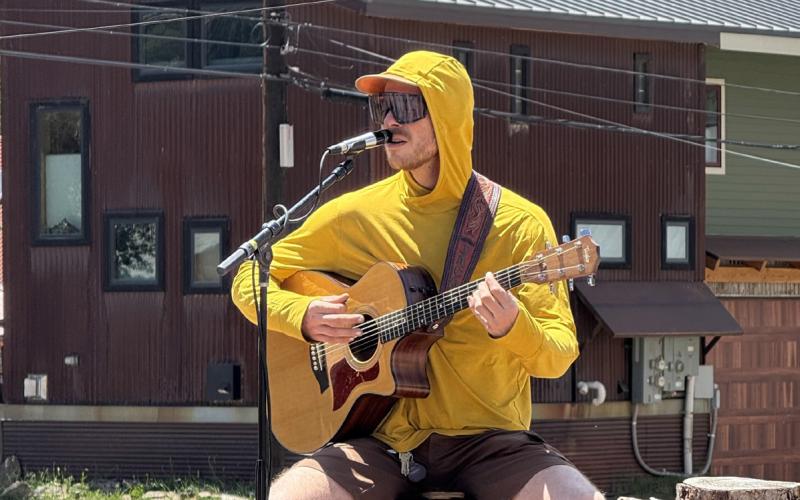 Local musician Jacob Nalle plays on the Dera Deli patio this weekend photo by DeAnne Gallegos