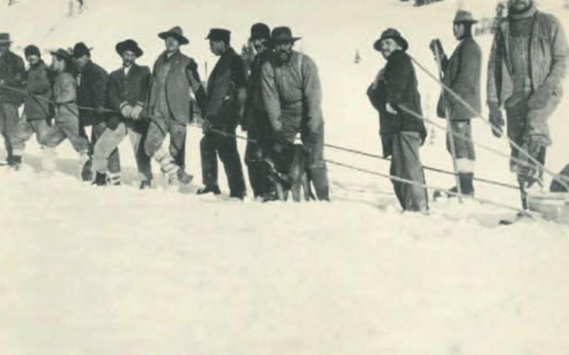 Men prepare to pull their belongings to Eureka following the fire. The huge man at the right was known as “the Silverton Giant” and was reportedly more than 7 feet tall, but no other information about him could be found.