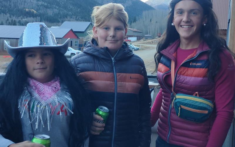 A group of young gentlemen dress up as their “Moms” #IYKYK Photo by Dayna Kranker