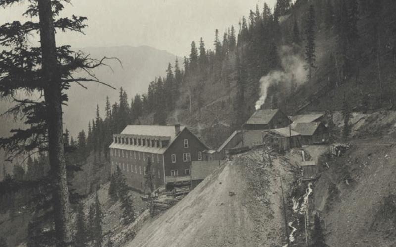 The Gold King Mine and boarding house in 1906 at left, tram buildings, generator unit and dump in center. Despite marginal notation, this picture would have been taken after 1910 because of the addition of the new descending covered walkway between the tram buildings and the boarding house. San Juan County Historical Society photo
