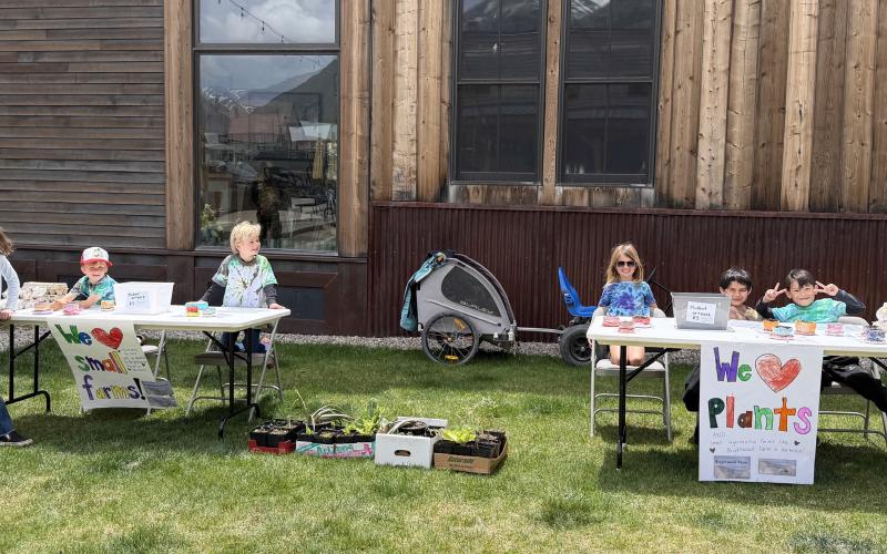 Local kids selling their handmade wares in Anesi Park Photo by Sterling Blankenship