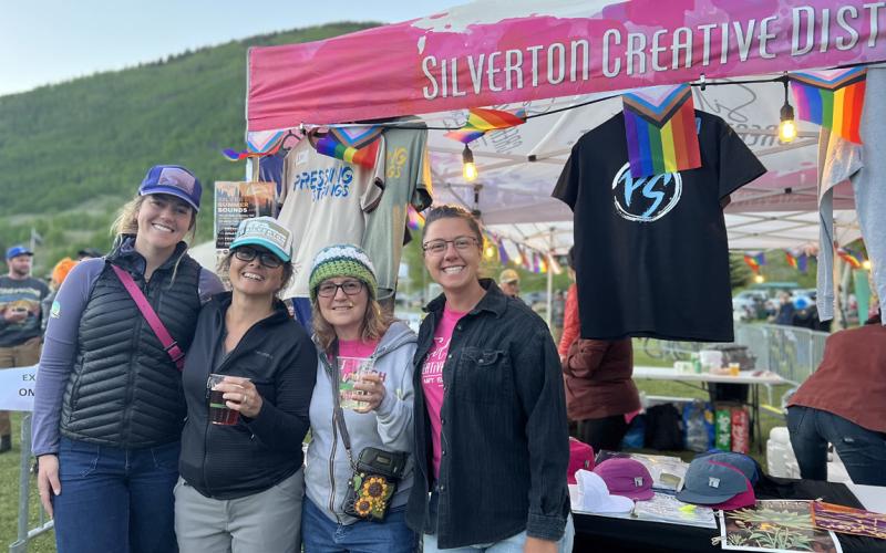 Sarah Moore, Lisa Branner, Lori Nixon, Lindsey Halvorson enjoy the evening in Memorial Park. Photo credit DeAnne Gallegos
