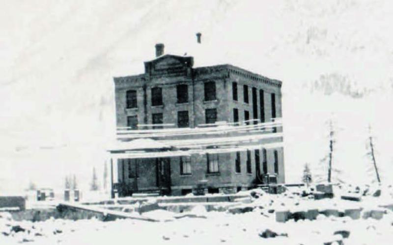 The San Juan County Jail in 1906. Snow covered telephone wires run along Greene Street. Photo: From the San Juan County Historical Society archives.