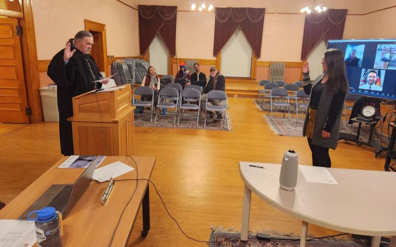 Scotty Jackson swearing in newly appointed Trustee Lindsey Halvorson. Photo credit Town of Silverton