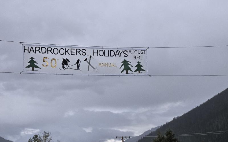 Hardrockers Holiday Banner made by Karen Sites. Photo credit Judy Kuhlman