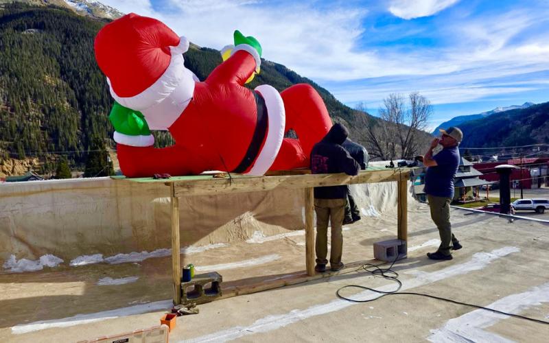 photo by Kim Maisch Daryl Magner &amp; JP Stanley make a plan to put Santa on top of the building at 10th and Greene St