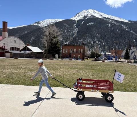 Photo by Sterling Blankenship Willow Blankenship off to sell rocks for the first day of train
