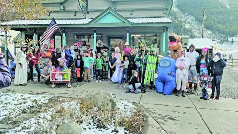 Start of Parade at Silverton Hardware. Photo credit Dayna Kranker