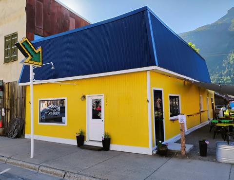 The lighted arrow out front of the Dera Deli has been in place since the early 1960s Photo by Dera Deli