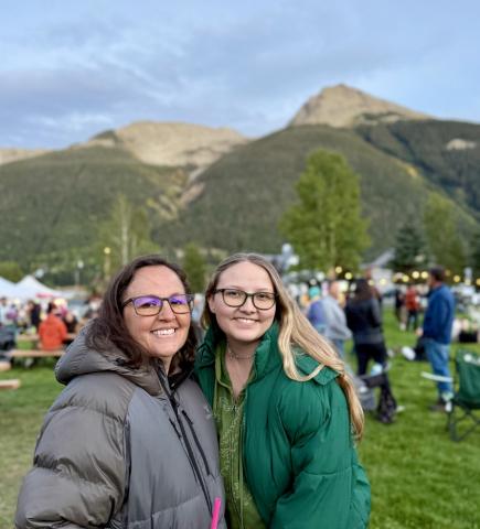 Deanna Jaramillo and her daughter Rylan enjoy the Summer Sounds concert photo by DeAnne Gallegos