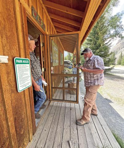 San Juan County Commissioner Pete Maisel talks to county residents. Photo credit DeAnne Gallegos