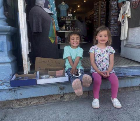 Former SFLC students and rock sellers Ruby Copenhagen and Ava Andrade Photo by Katey Fetch