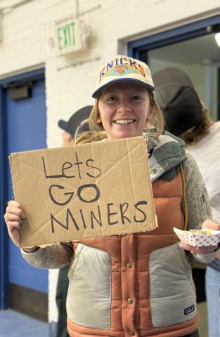 Photo by DeAnne Gallegos Silverton local Amie Gardiner created a sign to show support for the Ouray/Silverton basketball team.