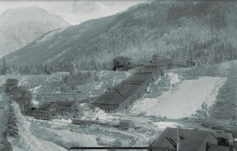 The Silver Lake Mill on the Animas River near Arastra Gulch prior to the fire of 1906. The Silverton Northern Rail-road spur tracks can be seen in the foreground. Photo: San Juan Historical Society