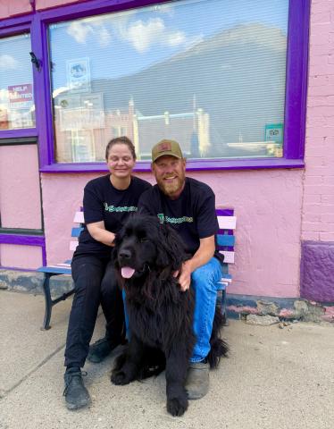 Sherrie &amp; Chris Martin sit out front of T’s Smokehouse after a busy day with their dog Nola. Photo by DeAnne Gallegos