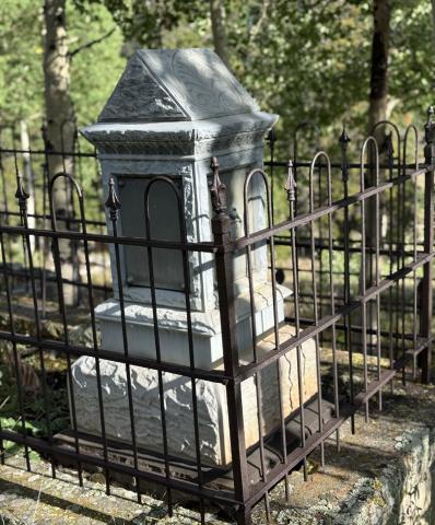 The Silverton Cemetery is a wonderful place to explore. Photo by DeAnne Gallegos