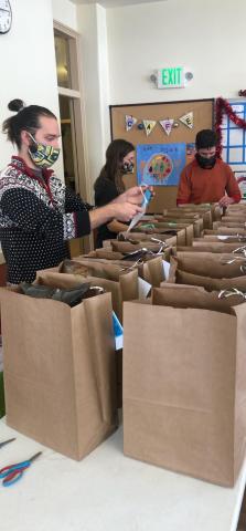 La escuela de Silverton está llena de alegría navideña