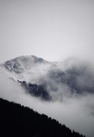First signs of SNOW after the storm on Tuesday photo by Kat Ochabova