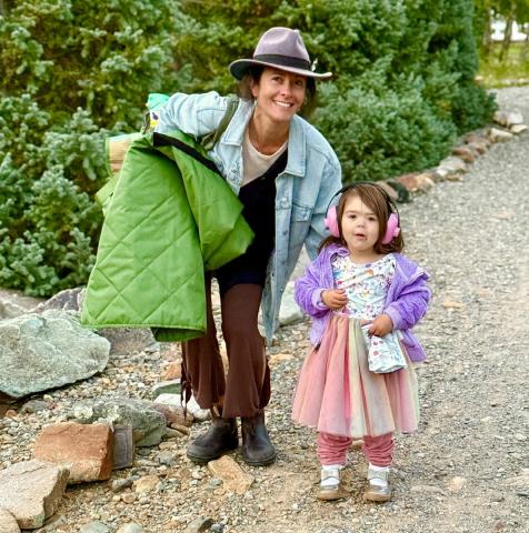 Katie Shapiro and her daughter Reya at the Summer Sounds concert photo by DeAnne Gallegos