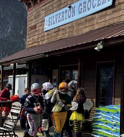 Trick-or-treaters in Silverton. Photo courtesy of Silverton Area Chamber of Commerce