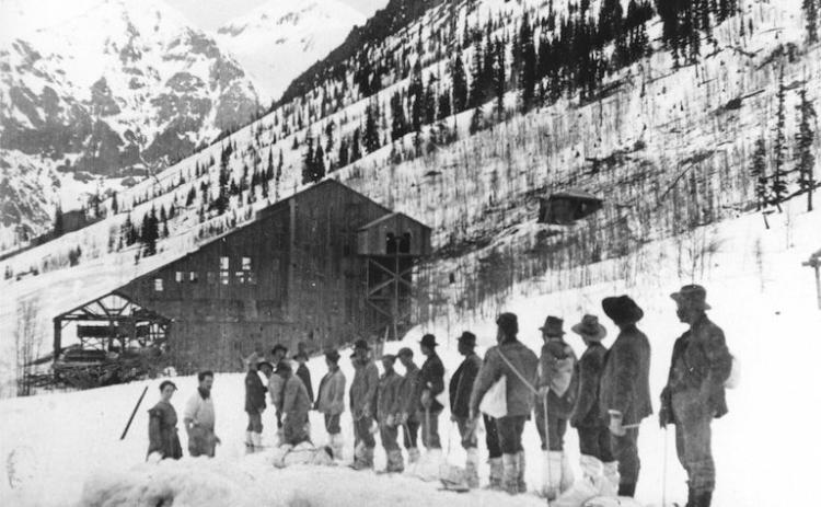 Rescue workers involved in cleanup of the March 17, 1906 avalanche at the Shenandoah Mine on King Solomon Mountain, bringing corpses down from that disaster by way of Cunningham Gulch