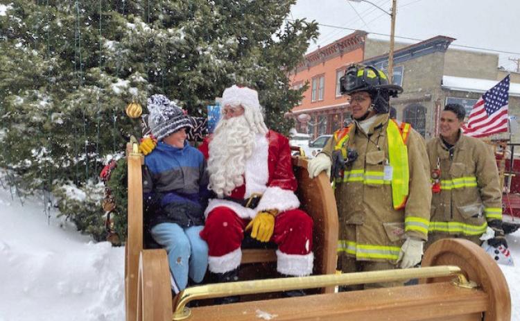Liam Joyce with Santa on Chirstmas Eve 2021 Photo by Visit Silverton