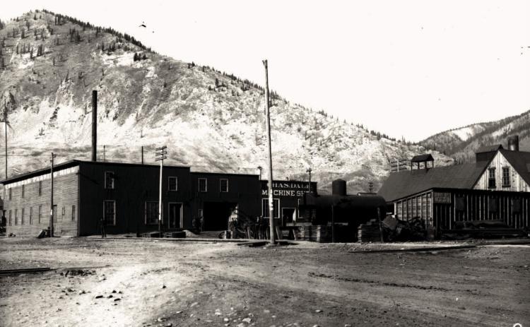 The Charles Dale Planing Mill and Machine Shop at 10th and Mineral streets, as viewed in 1908 from the intersection of 1oth and Cement, looking at the rear of the large facility. Image: San Juan Historical Society