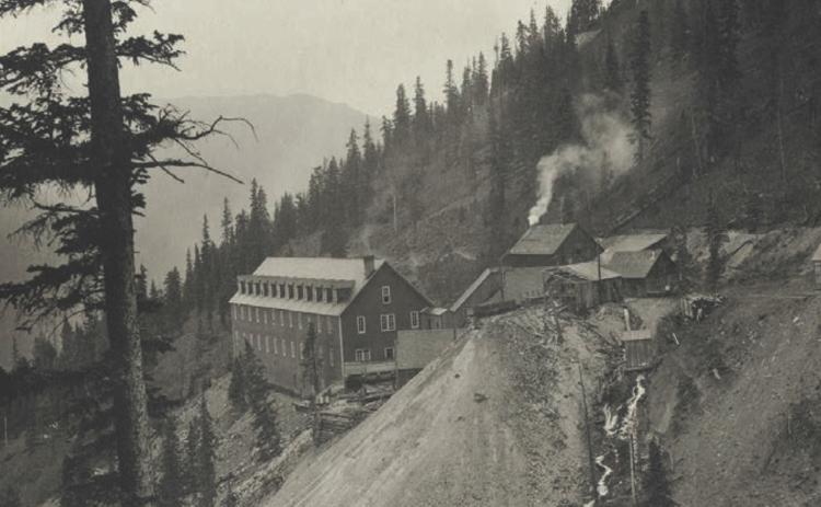 The Gold King Mine and boarding house in 1906 at left, tram buildings, generator unit and dump in center. Despite marginal notation, this picture would have been taken after 1910 because of the addition of the new descending covered walkway between the tram buildings and the boarding house. San Juan County Historical Society photo
