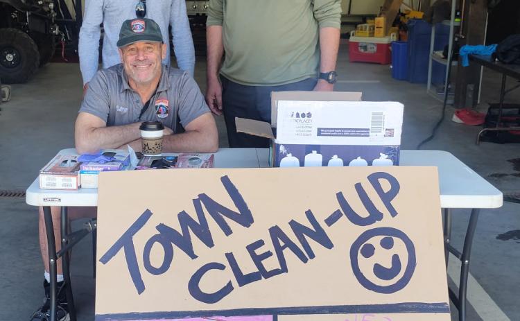 Silverton Medical Rescue’s Michael Burton poses with volunteers for the Town Clean up Day on Saturday. Photo credit Dayna Kranker