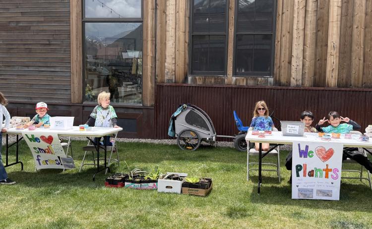 Local kids selling their handmade wares in Anesi Park Photo by Sterling Blankenship