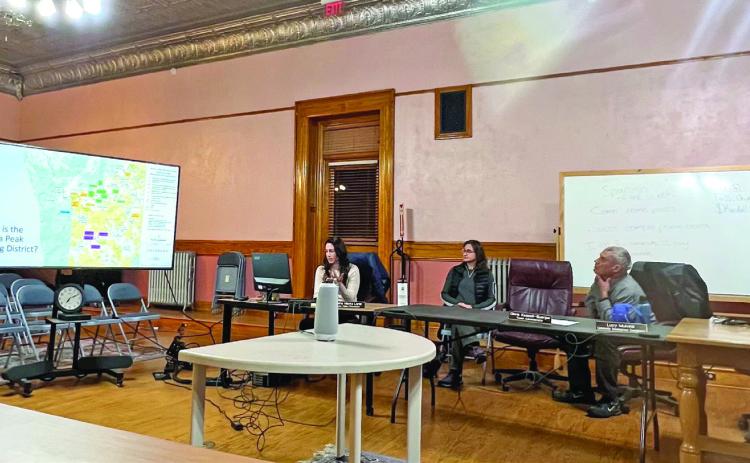 EPA presenting “Superfund 101” community session. Photo credit DeAnne Gallegos