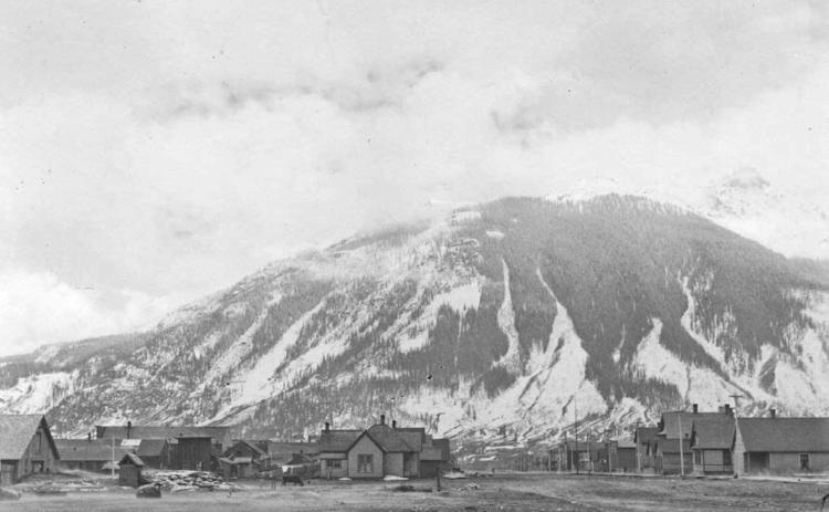 Reese Street with Sultan Mountain in the background, taken from the west edge of what is now Courthouse Square looking southwest down Reese. The rear of the livery stable which once stood on the Courthouse Square can be seen at left. The old brick courthouse can be seen on the right side of Reese Street. This photo is believed to have been taken between 1895 and 1905.