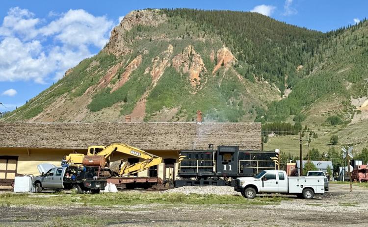 Diesel engine taking more heavy equipment down the railroad tracks to clean up mudslide blocking train photo by DeAnne Gallegos